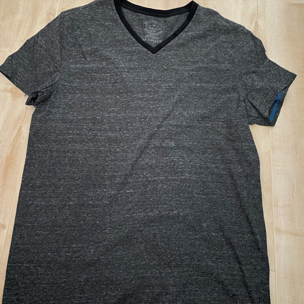 American eagle v-neck tee
